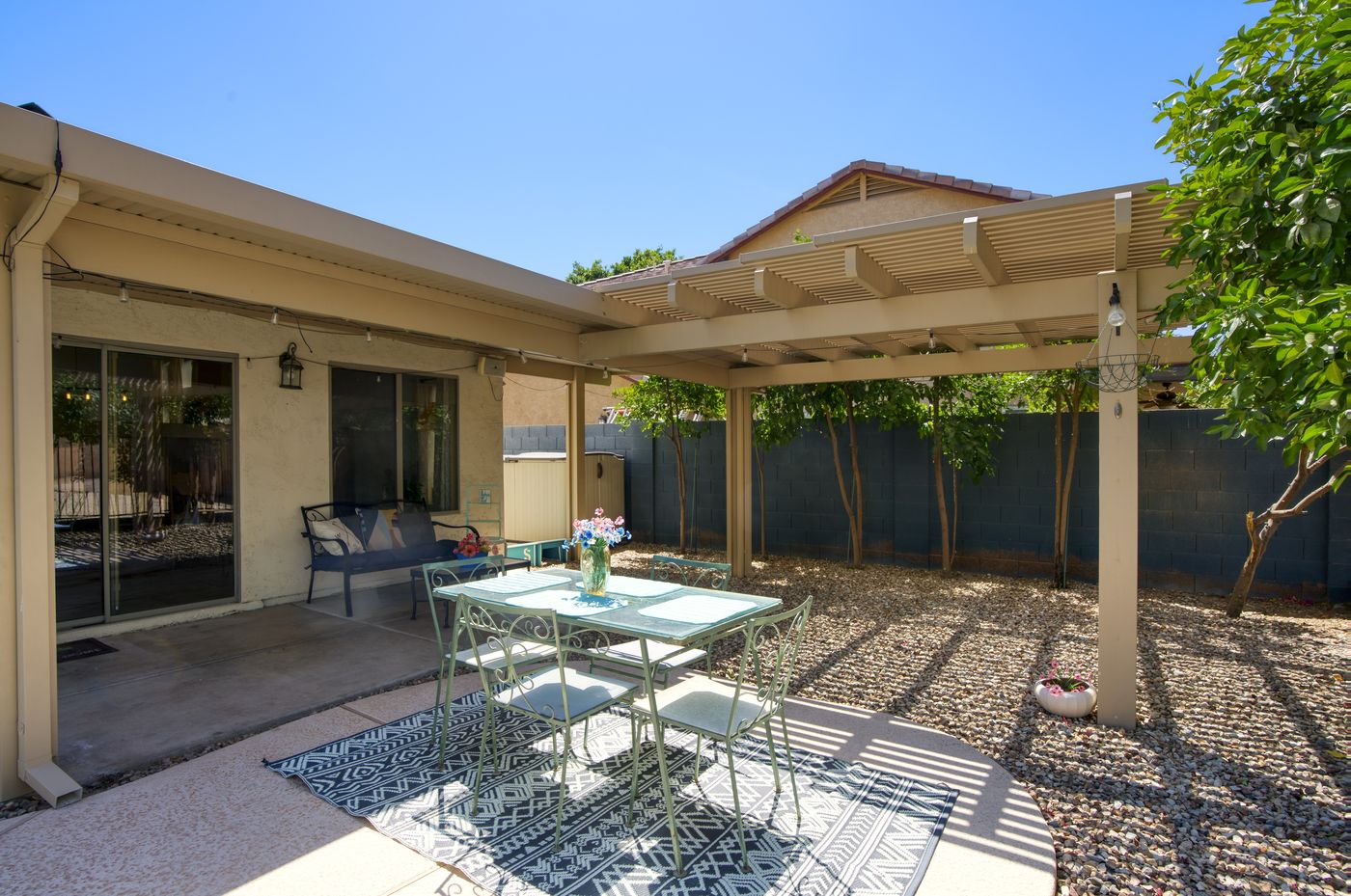 Covered patio with dining set at 15968 W Jefferson Street, Goodyear